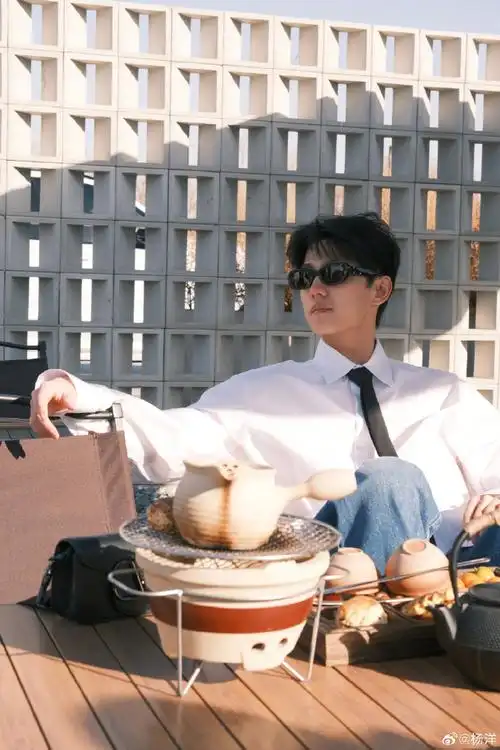 杨洋春天的第一组图##杨洋高质量日常营业照