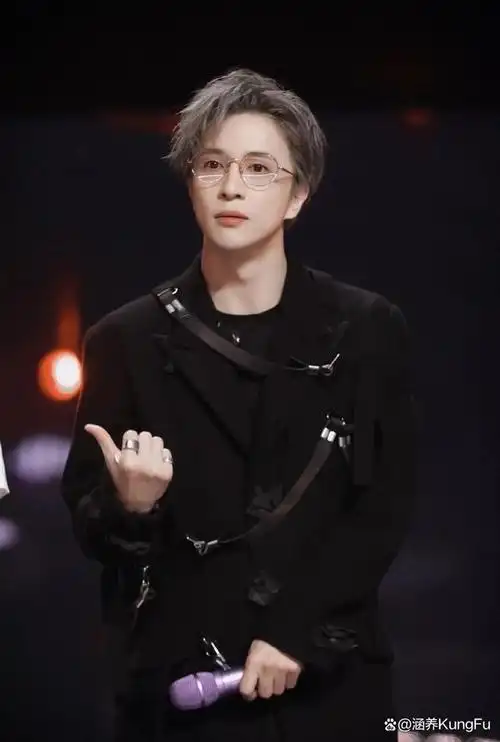 根据最新一季的《中国好声音》官方公告,薛之谦确实作为嘉宾加盟了该