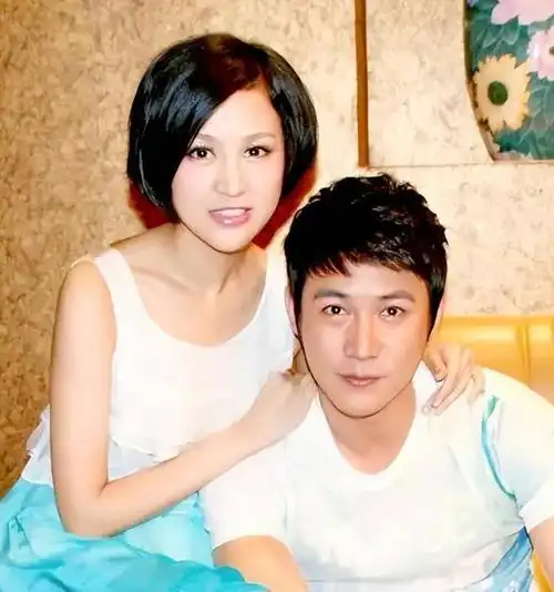 26年后再看陆毅鲍蕾:才发现细水长流的婚姻,在当下有多珍贵