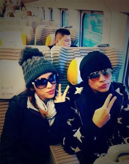 周杰伦袁咏琳参加活动(周杰伦公司艺人喊话)(19)