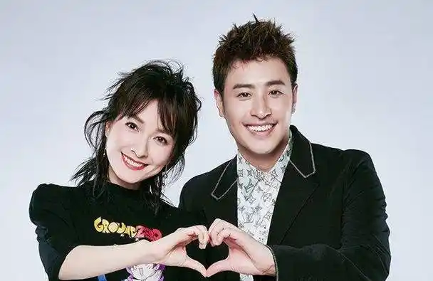 吴昕郑凯带父母同游被偶遇,四年前就曾传出同居消息_关系_网友_我家