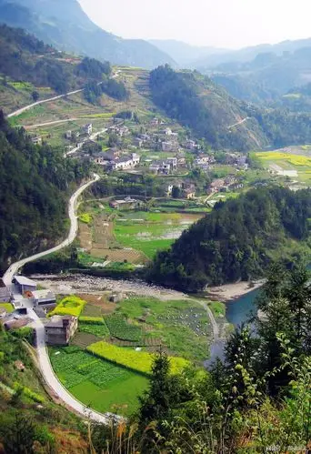 建始交通狠抓"四好农村路"建设 助力脱贫攻坚战