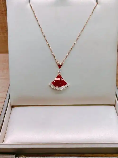 宝格丽红玉髓扇子项链