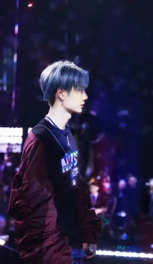 发上热搜,变身仿生人炫酷十足,网友称赞:是酷盖没错了_造型_时尚_蓝色