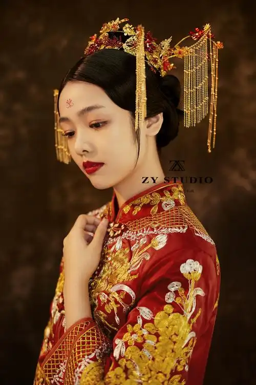 曾云化妆造型师的化妆造型作品《实用型中式婚礼新娘》