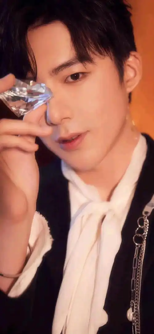 当代娱乐圈的一颗璀璨明星,他的名字——刘宇宁,在无数粉丝的心中闪耀