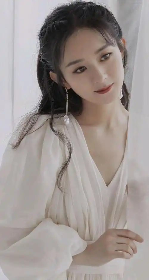 赵丽颖白色纱裙照,优雅大方仙气十足!