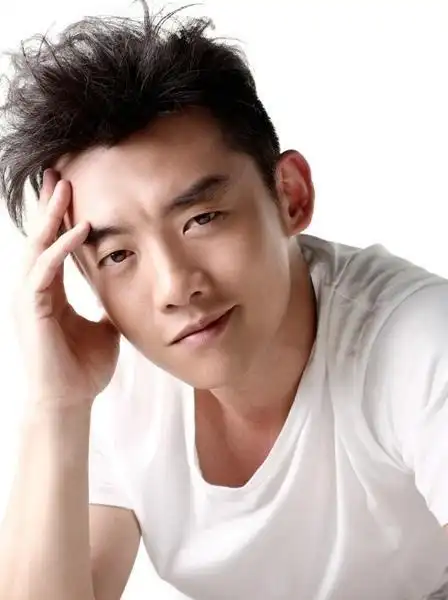 男明星:郑恺帅气生活写真照-小虾米