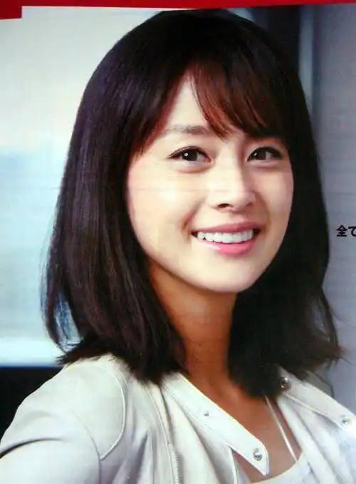 也是典型的360度无死角的这样一张脸,而金泰熙不仅家世好,学习成绩好