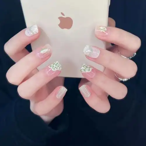 夏日清新抹茶绿点点格格显白手绘简约美甲