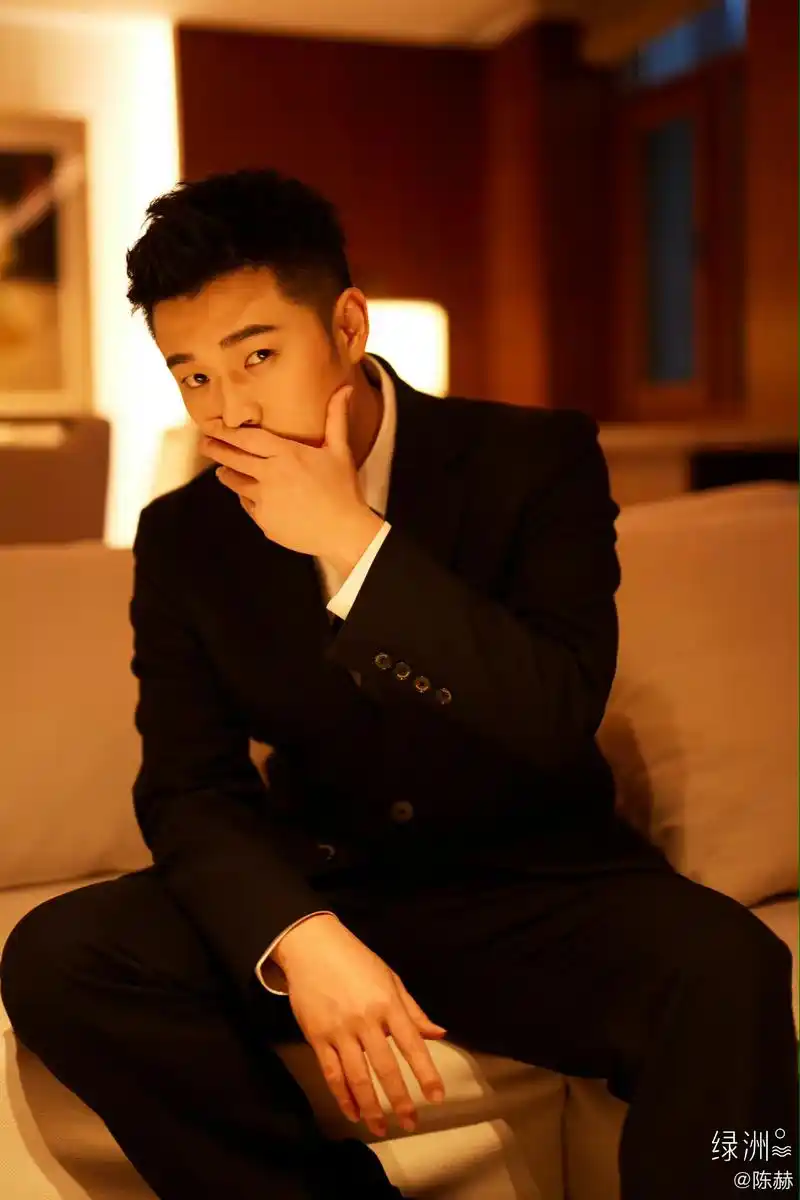 陈赫难得安静下来释放帅气