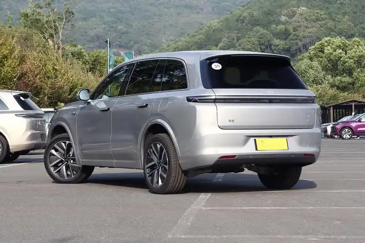 售价33.98万起,豪华六座 奶爸车,实拍理想l8