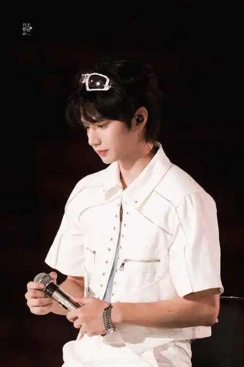 刘耀文超话i#刘耀文#    遇见的都是天意,拥有的都是幸运 世界上有