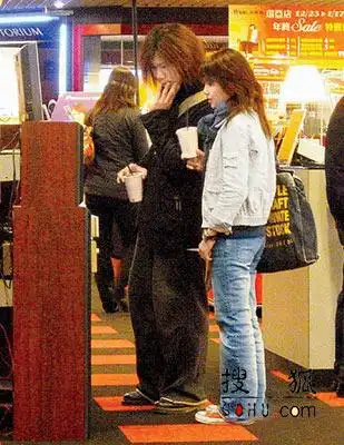 梁静茹玛莎拍拖被偷拍 面对记者死不承认(图)