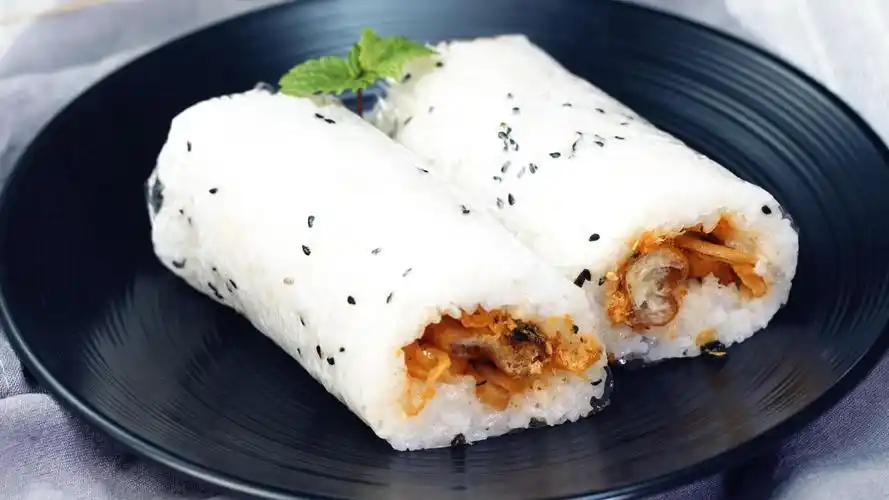 大人小孩都爱吃的美味便当:肉松糯米卷,超简单,出游必备