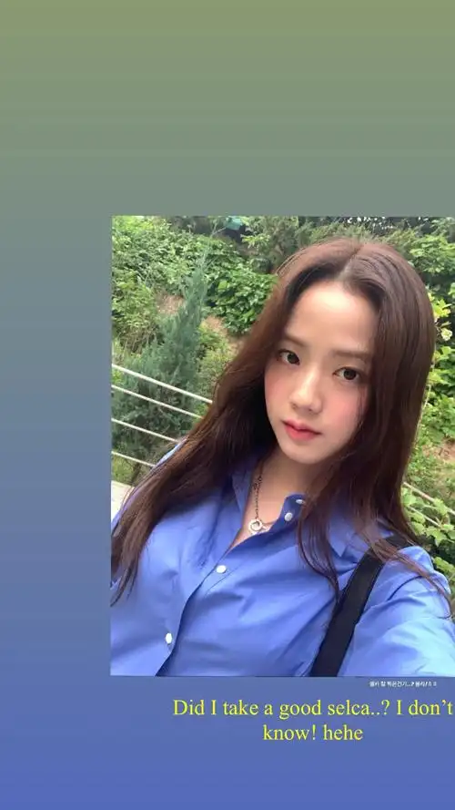 blackpink金智秀发布蓝色衬衫系列自拍美的动人心魄