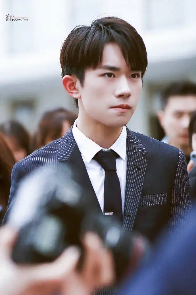 tfboys新闻190904易烊千玺男友力爆棚正装合集各种风格轻松驾驭