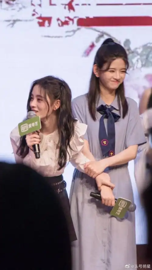 鞠婧祎去林思意毕业公演