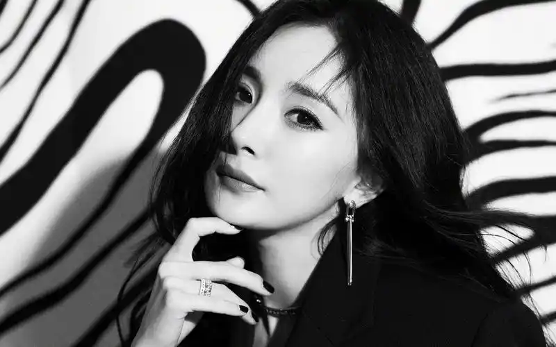 杨幂柔美性感写真图片桌面壁纸