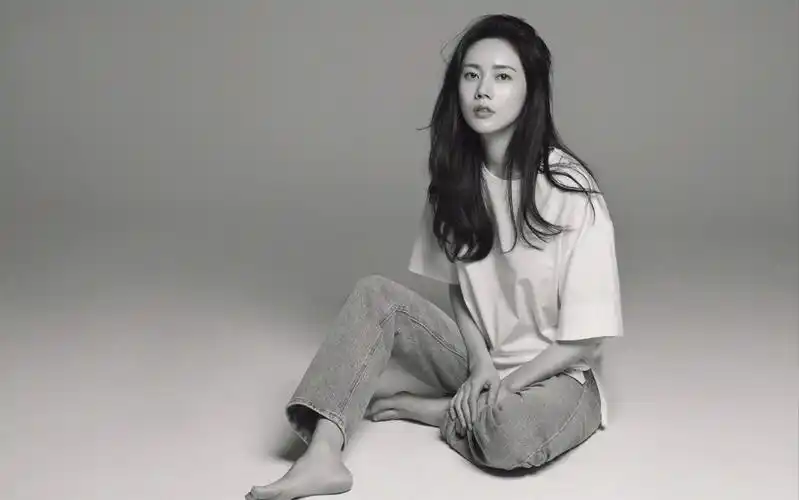 秋瓷炫哪像41岁的人,穿背心秀出健美肌肤,满脸胶原蛋白超加分