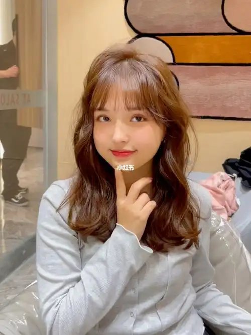 充满少女甜美和俏皮的感觉3:也9315森系文艺的法式烫发4:适合圆脸