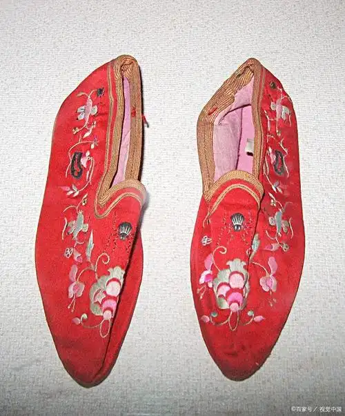 网络售卖"三寸金莲"鞋引争议:文化逆流与现代价值观的碰撞