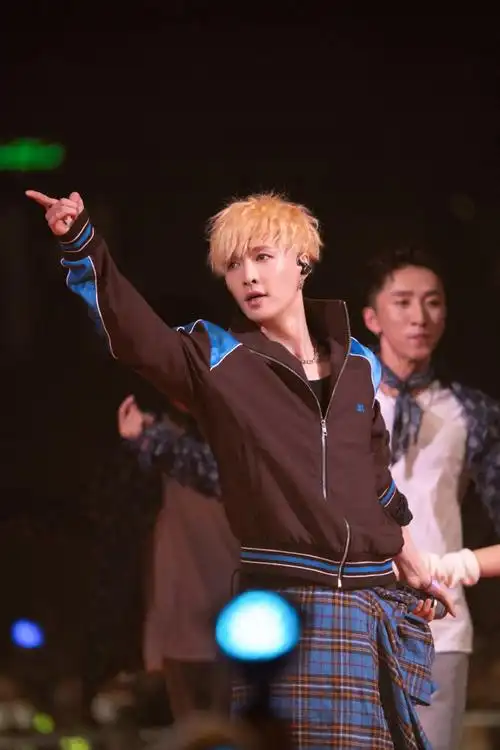 张艺兴2024世界巡演##张艺兴现场#  7715首站|南京  「追光」的