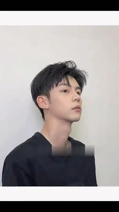 男生头发偏硬最适合的发型韩式气垫烫