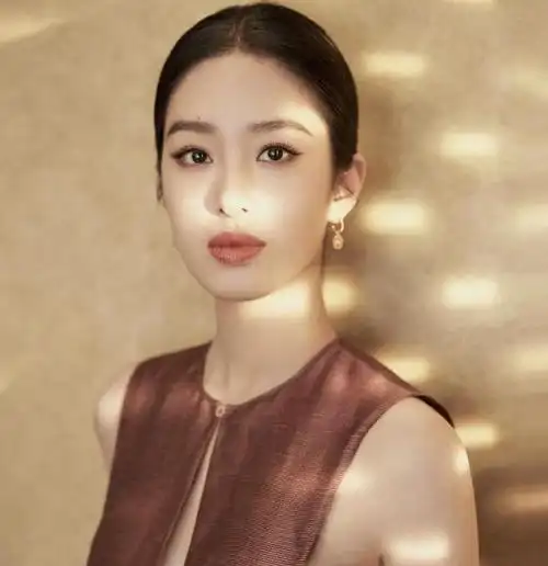 钟楚曦在成为演员的道路上,得到了家人极大的支持.