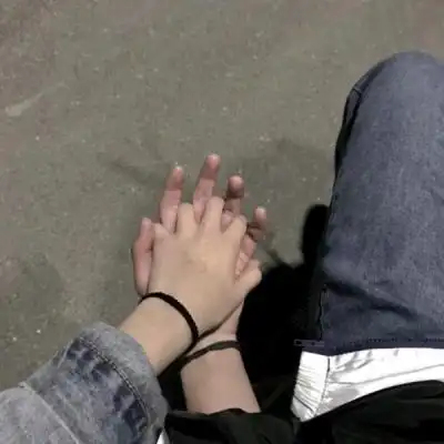 情侣牵手图片真实照片只有手超浪漫情侣手牵手高清图片大全