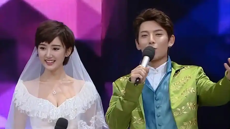 被生父勒索男友劈腿,毛晓彤令人心酸的人生过往