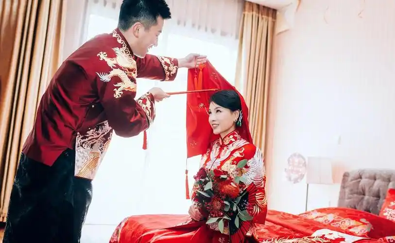 吴敏霞婚礼不见好友郭晶晶新郎需下跪写保证书才能抱得美人归