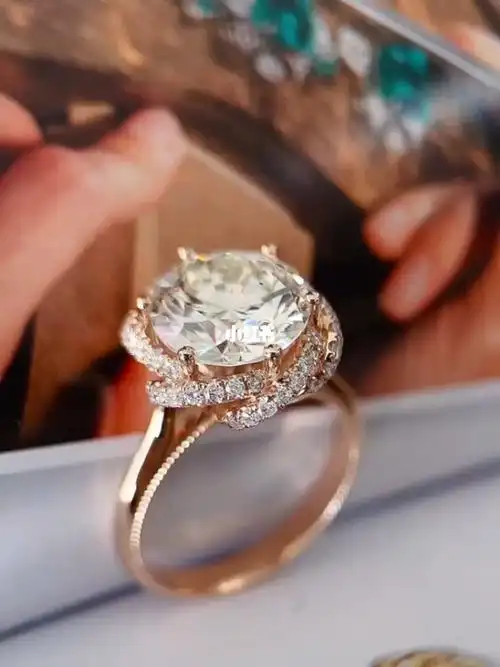 5克拉鸽子蛋钻石戒指