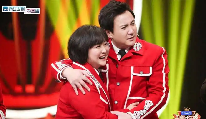 同样是冯巩的徒弟,把贾玲和白凯南两人放在一起,差别就出来了_表演