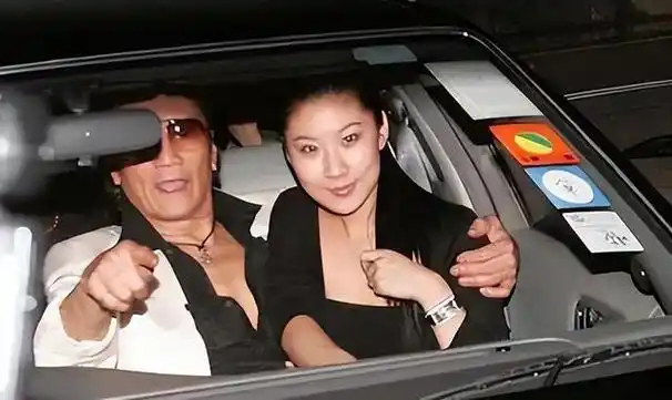 相差49岁的爷孙恋谢贤养了12年的coco分手5年后如今怎样了