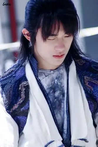 易烊千玺 #tfboys 电视剧艳势番之新青年拍摄花絮 高清