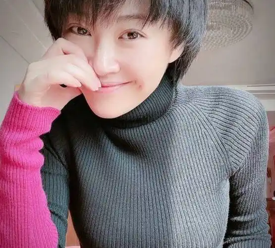 许晴晒照庆祝52岁生日,网友羡慕:20岁都没她状态好_代女星_皮肤_小