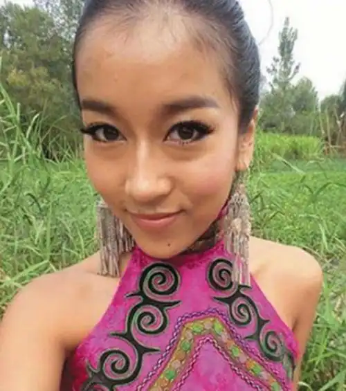 吉克隽逸:立了10年的"淳朴"人设,终于崩塌了