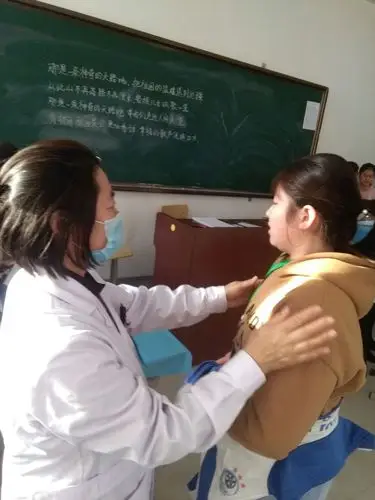 关注健康 关爱学生 ____开鲁二中学生体检报道