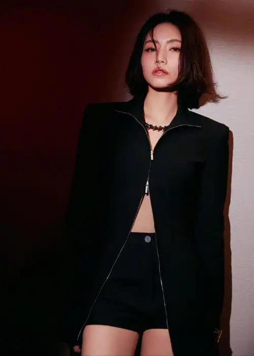 刘惜君高跟配黑丝,不要太性感.