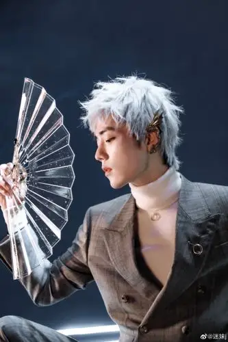 肖战200113‖时尚芭莎银发精灵造型 - 堆糖,美图壁纸兴趣社区