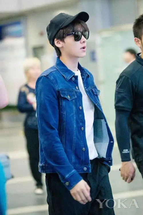 戴帽子遮阳凹造型