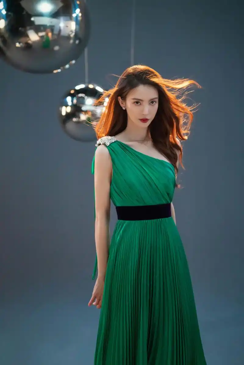 杨洋新剧《凡人修仙传》开拍,造型不错,人依旧帅气,合作演员金晨演技