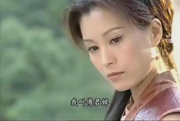 50岁伍咏薇晒性感比基尼完美童颜火辣身材太惹火