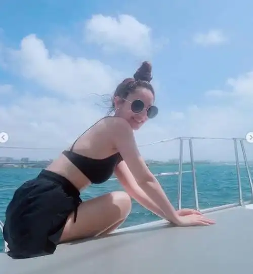 杨丞琳被求婚后首晒照,罕见穿泳装秀身材,掌镜人竟然不是李荣浩