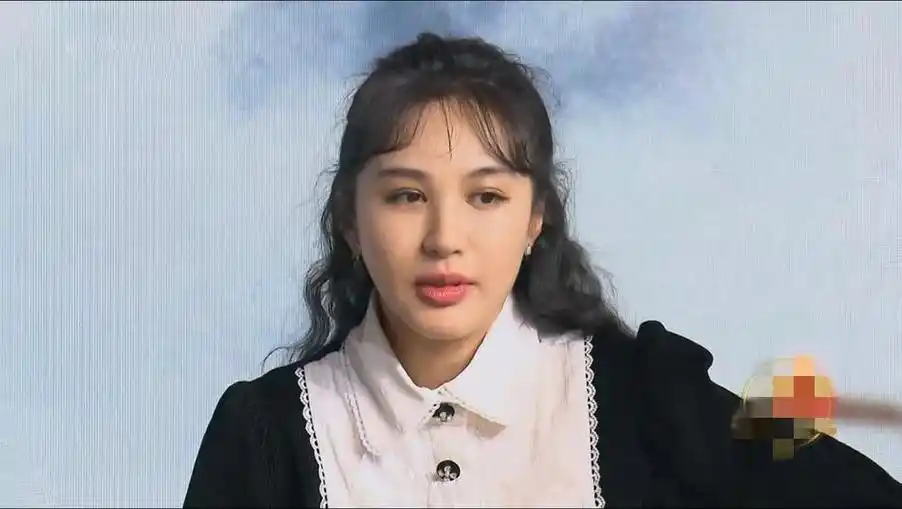 看了李菲儿的旧照,才懂黄晓明为啥会沦陷,"清新天使"名副其实