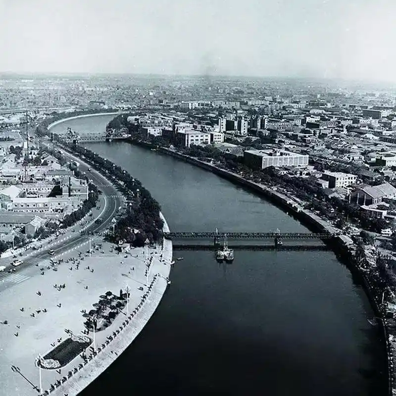 80年代的天津老照片,有勾起你的回忆没? 1983年3月21日,天津海河鸟瞰.