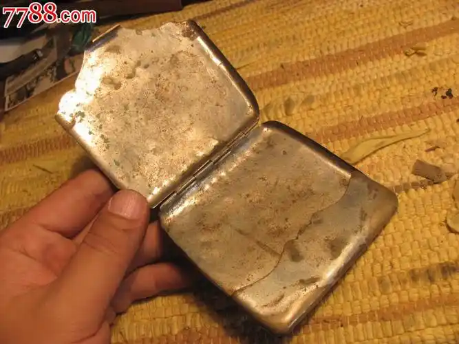 民国抗战时期日军鬼子遗留云南腾冲的老铜烟盒