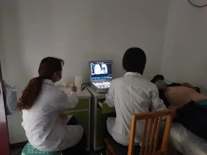 科丁吉阳主任及各位专家来站举行免费义诊活动,免费做彩超,宣传男性