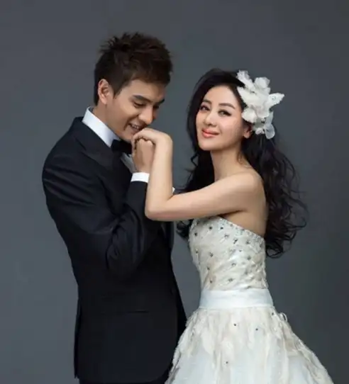 小李琳之前有过一段失败的婚姻,不过经超不仅不在乎那些还很爱他们